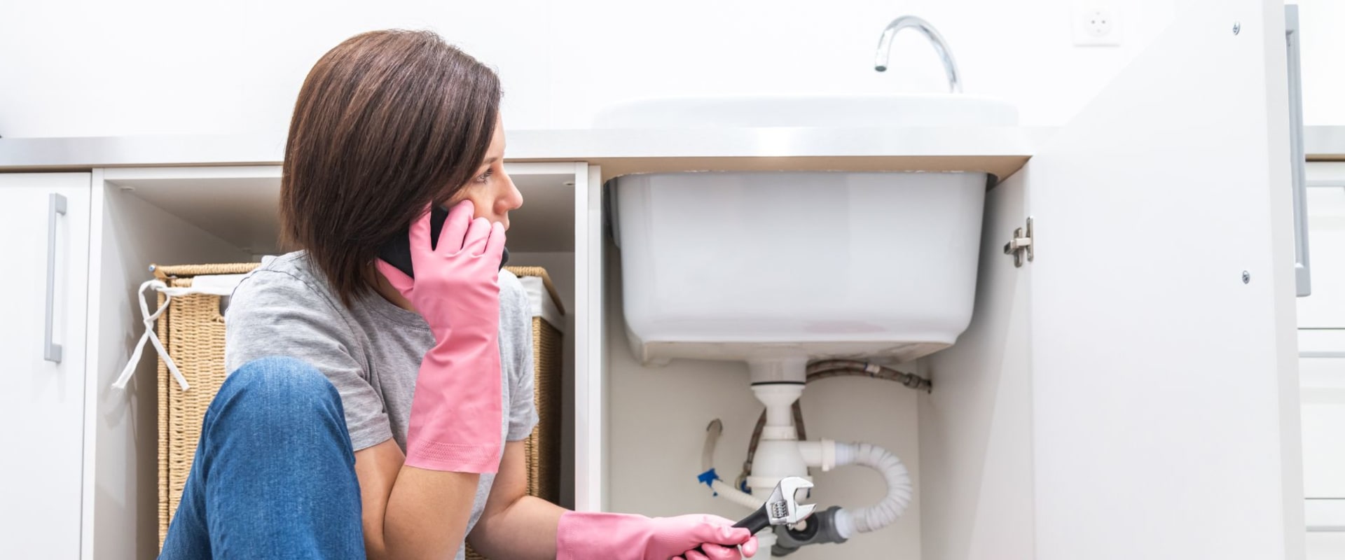 Fixing Leaks and Clogs: A Comprehensive Guide to Home Plumbing Repairs